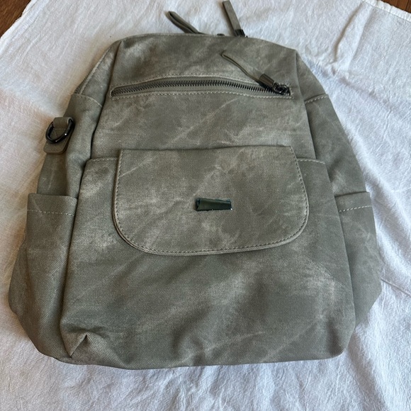 Back Packs - Picture 4 of 14